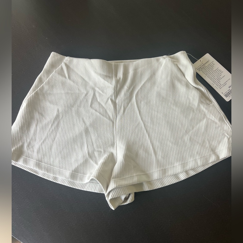 Lululemon Softreme High-Rise Shorts in Bone.  Size 8